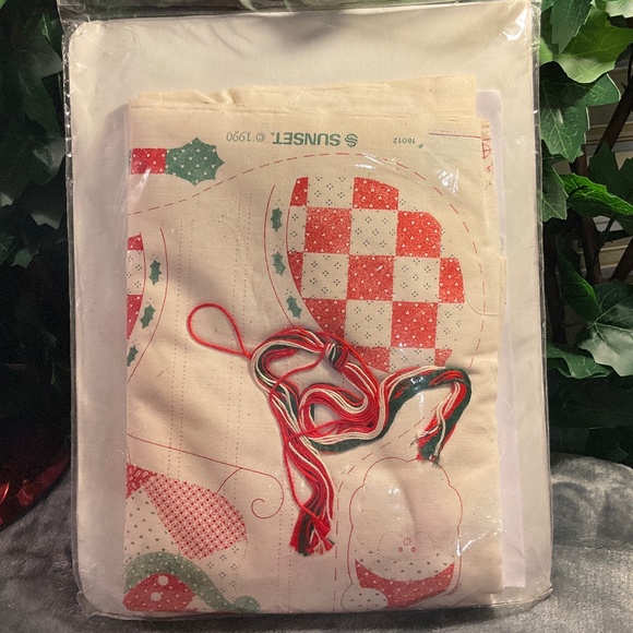 Vintage Antiqued Quilt Santa Patchwork Stocking Kit - Picture 2 of 6